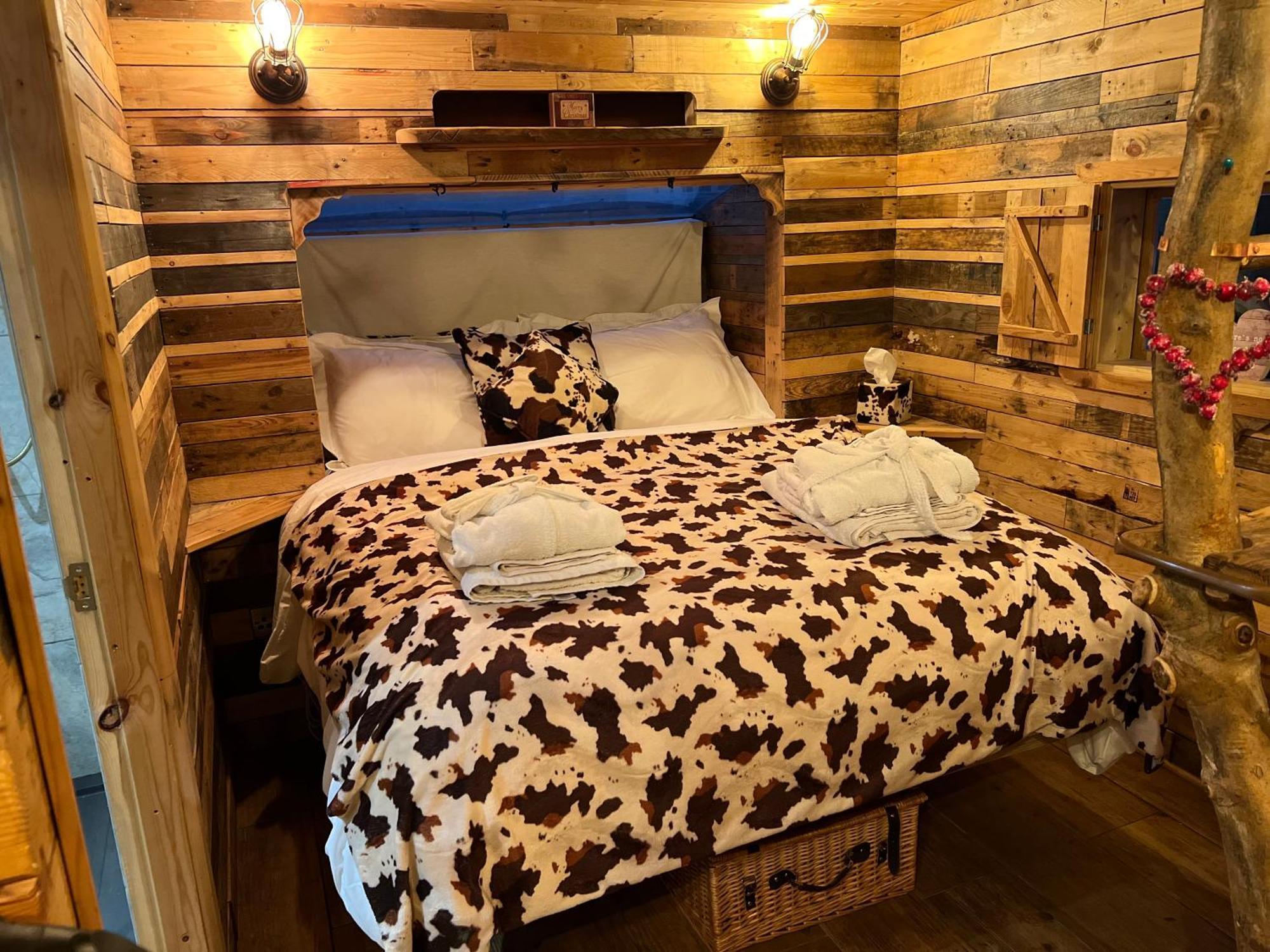 Burtree Country House, Tipi'S, Treehouse & Lodge & House Rooms With Hot Tubs In A Private Garden Thirsk Eksteriør bilde