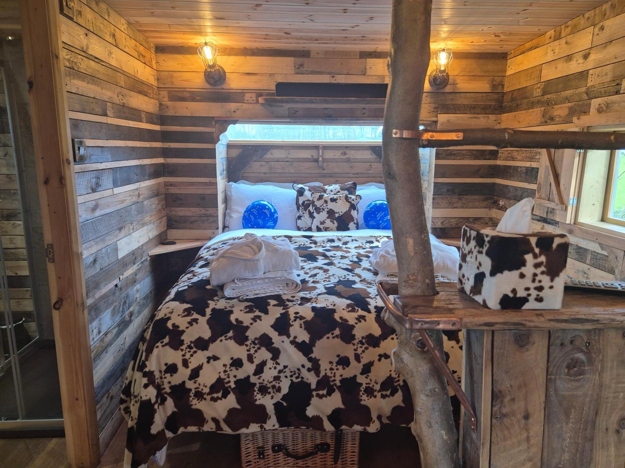 Burtree Country House, Tipi'S, Treehouse & Lodge & House Rooms With Hot Tubs In A Private Garden Thirsk Eksteriør bilde