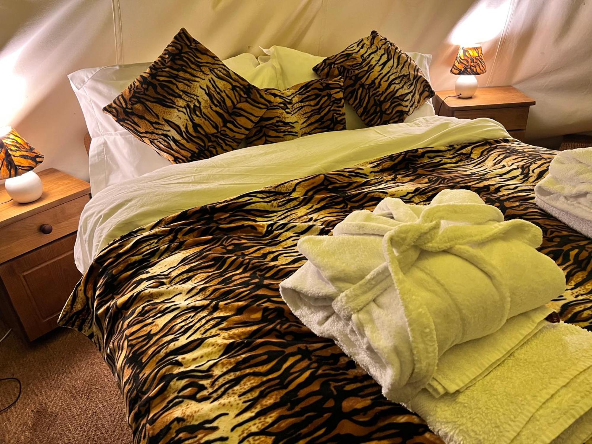 Burtree Country House, Tipi'S, Treehouse & Lodge & House Rooms With Hot Tubs In A Private Garden Thirsk Eksteriør bilde