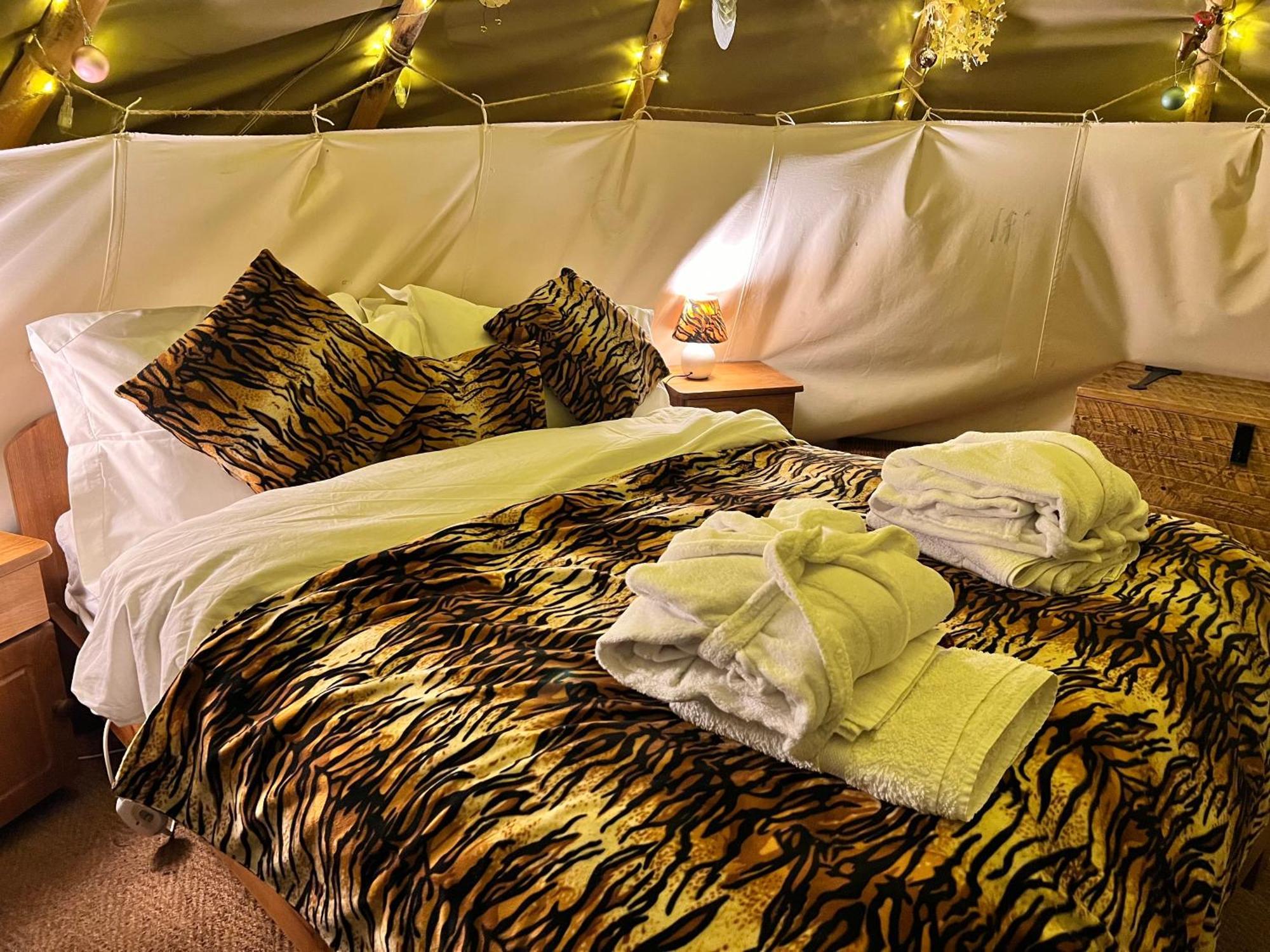 Burtree Country House, Tipi'S, Treehouse & Lodge & House Rooms With Hot Tubs In A Private Garden Thirsk Eksteriør bilde