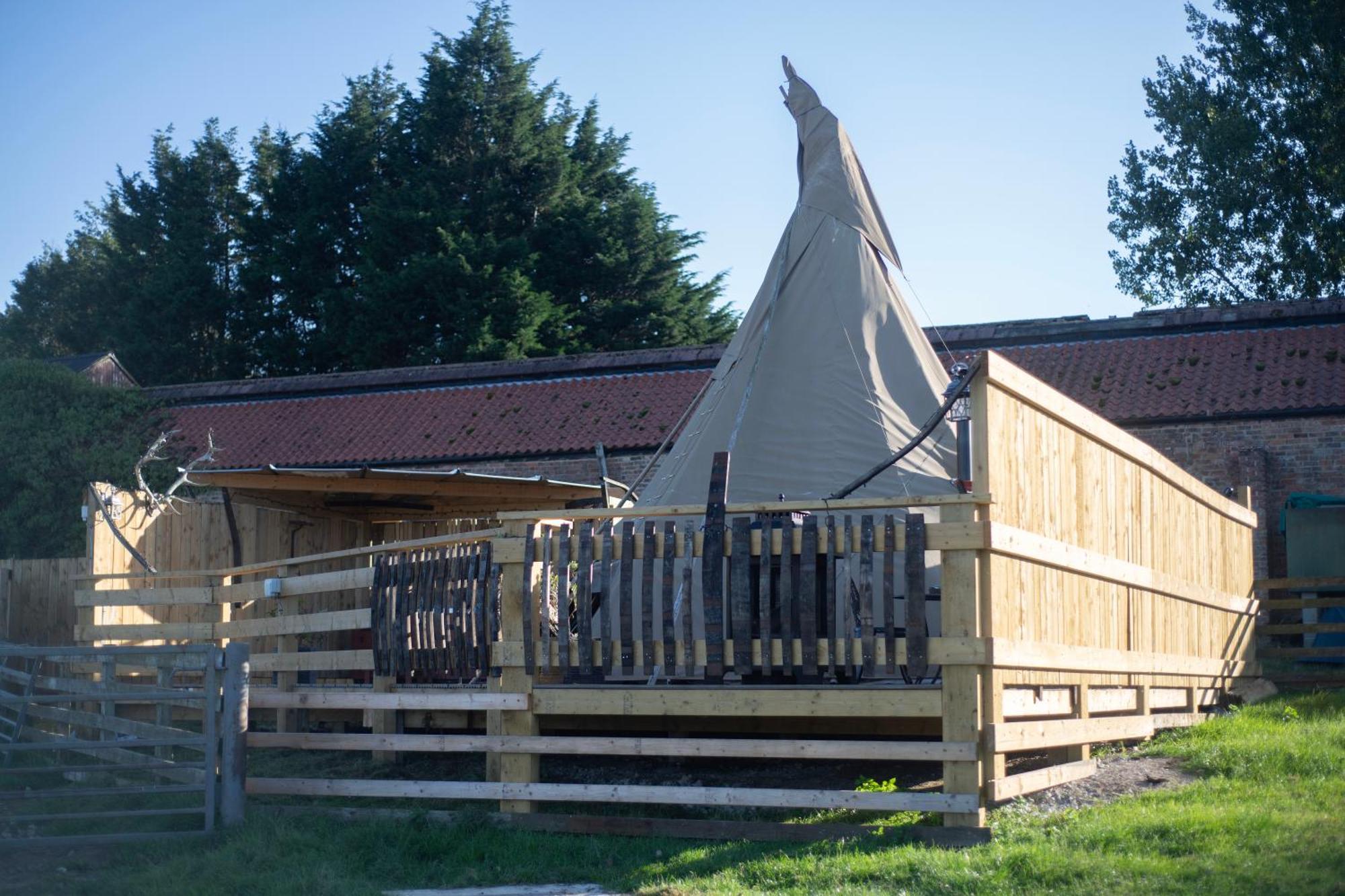 Burtree Country House, Tipi'S, Treehouse & Lodge & House Rooms With Hot Tubs In A Private Garden Thirsk Eksteriør bilde