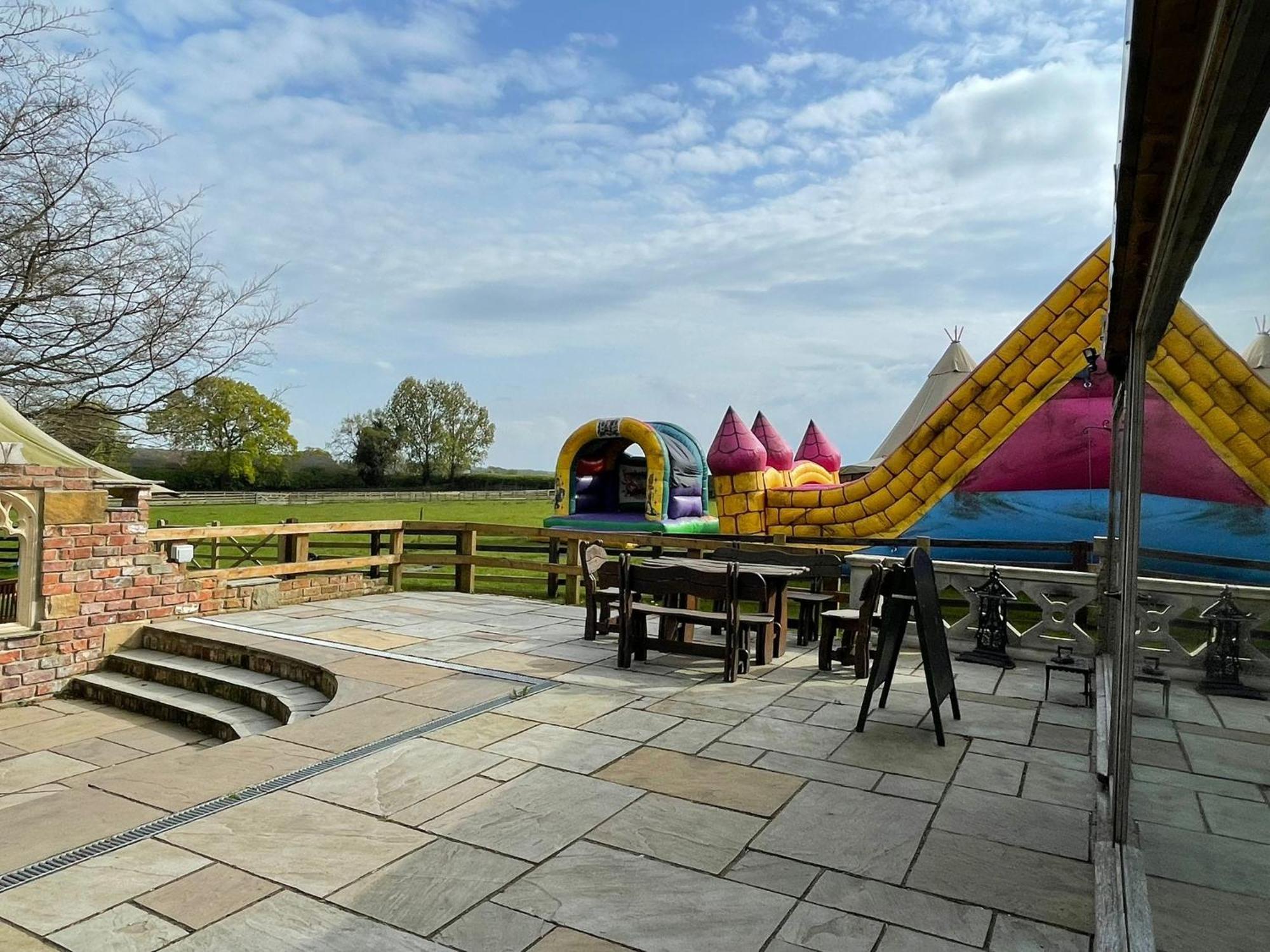 Burtree Country House, Tipi'S, Treehouse & Lodge & House Rooms With Hot Tubs In A Private Garden Thirsk Eksteriør bilde